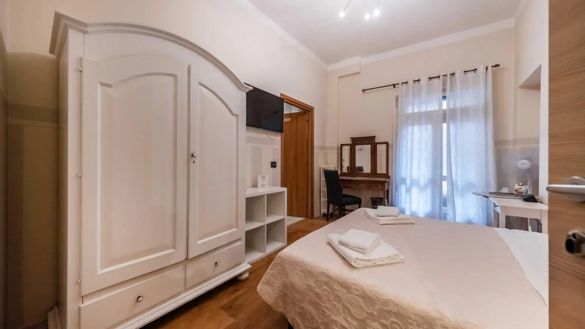 B&B Al Teatro Verona 3*,  Italy